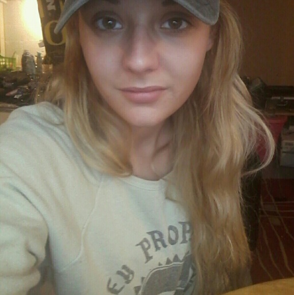 Meet your Posher, Ashley - Picture 2 of 2